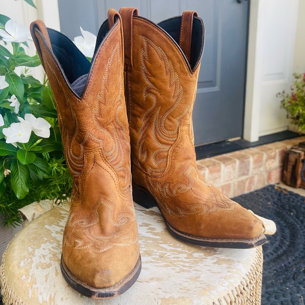 Laredo Tan Embroidered Western Heeled Boots - Picture 2 of 13
